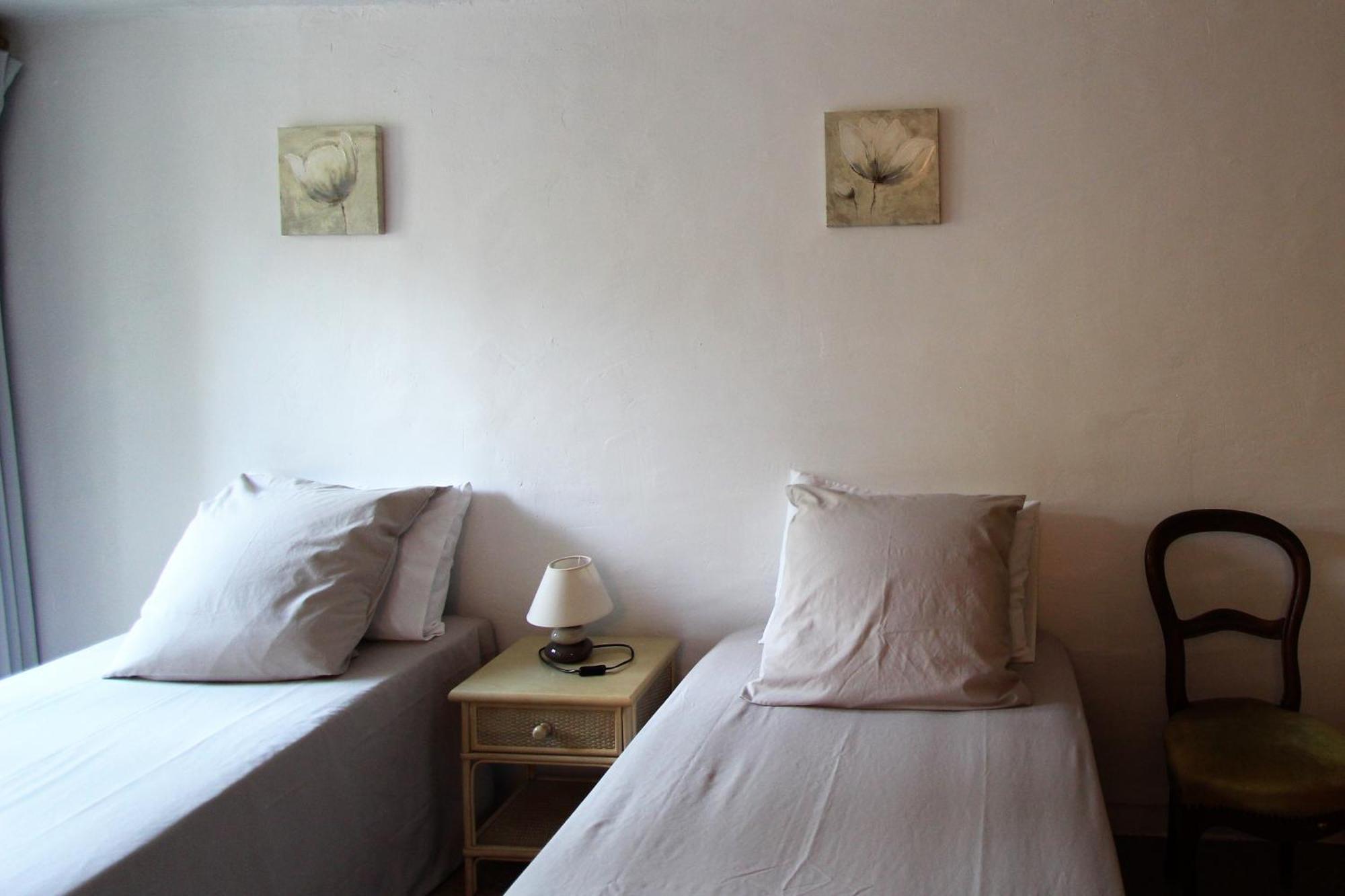 Gites Provence Et Nature - Entre Luberon Et Monts De Vaucluse Cabrieres-d'Avignon Room photo